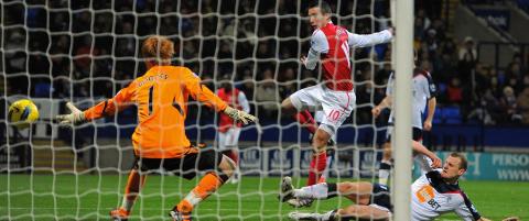 Arsenal traff bare stolpene - klarte ikke � sl� Bolton