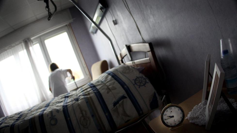  For d�den:  N�r pasienter ligger for d�den deler de ofte sine tanker om livet med sykepleiere eller prester. Mange angrer, men kanskje ikke p� de tingene folk flest tenker over mens de enn� er friske og raske. Foto: Colourbox.