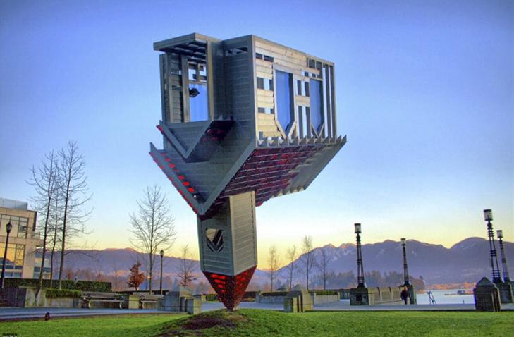 KONTROVERSIELL: En kirke som balanserer opp ned på sitt nedgravde spir, ble for sterk kost for mange. Den måtte skjermes innendørs. Foto: unusual-architecture.com KONTROVERSIELL: En kirke som balanserer opp ned på sitt nedgravde spir, ble for sterk kost for mange. Den måtte skjermes innendørs. Foto: unusual-architecture.com