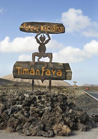 TIMANFAYA: Arkitekten og multikunstneren C�sar Manrique hadde et lidenskapelig forhold til det s�regne landskapet p� Lanzarote, og arbeidet for at denne nasjonalparken skulle opprettes. Foto: INGER MARIE GRINI