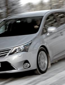 Toyota Avensis er tilbake, og bedre enn noen sinne