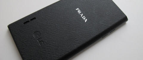 Designtelefon med r� kraft og diger skjerm