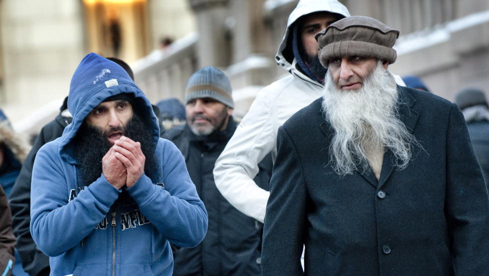 ISLAMIST:   Arfan Bhatti �nsker et islamistisk Norge, hvor landet styres etter Sharia-lover. Dette bildet er fra demonstrasjonen utenfor Stortinget for to uker siden. Bhaatti ledet da n�rmere 40 demonstranter som krevde norske soldater ut av Afghanistan. Foto: Thomas Haugersveen / Dagbladet