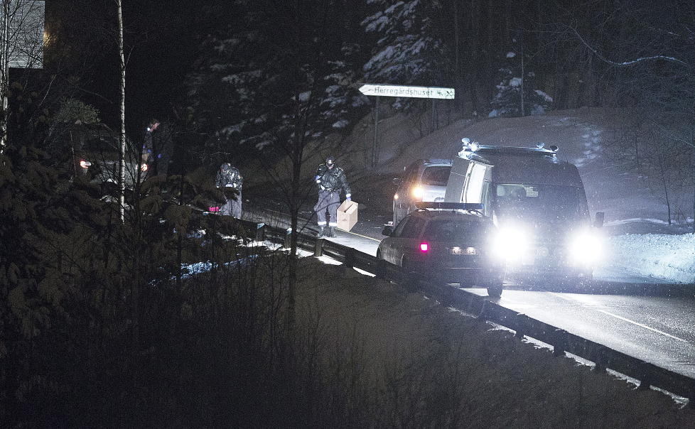  P�KJ�RT OG DREPT  : Tirsdag ettermiddag ble Jeff Mwangi Kwirikia p�kj�rt og drept p� fylkesvei 454 ved Dal. Politiet har n� siktet en 39-�ring for � ha forvoldt en annen persons d�d ved uaktsomhet. Foto: BJ�RN LANGSEM
