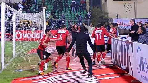 FRYKT: Al-Ahlys spillere forteller om redsel og d�d i garderobene etter at de r�mte banen.Foto: SCANPIX/AFP/STR