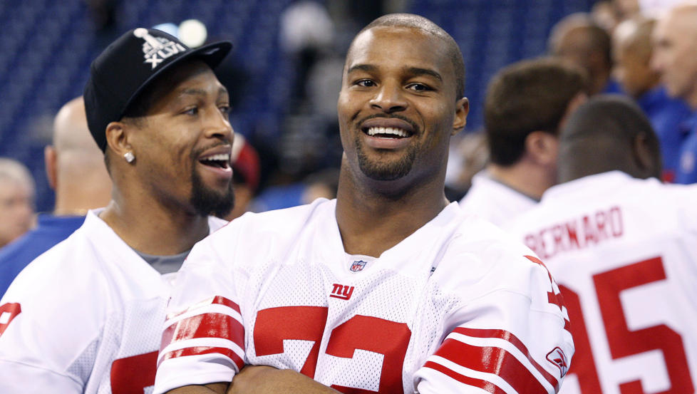 STILTE IKKE: New York Giants' Osi Umenyiora kunne ikke helt skj�nne at det var n�dvendig � snakke med pressen tre dager p� rad. Det kostet ham knappe 120 000 kroner.Foto: SCANPIX/REUTERS/Brent Smith