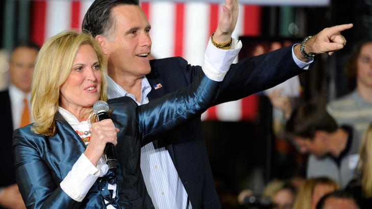 DONALD-FAVORITT: Donald Trump h�per Mitt Romney og kona Ann kan flytte inn i Det hvite hus. Foto: AFP
