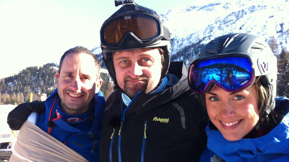 SKITRIO: Denne trioen kjempet om � v�re det beste laget ned skibakkene i Sveits, og godt var det at Tone Damli Aaberge var med p� laget, da Thomas m�tte ta deler av turen til fots.  Foto: TV 2