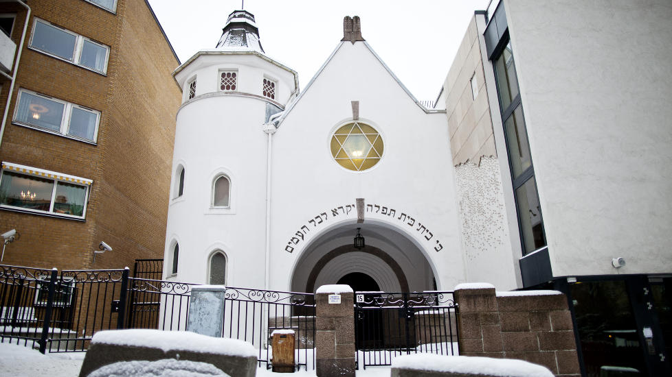 KAN F� STYRKET SIKKERHETEN: Det mosaiske trossamfunns synagoge i Bergstien i Oslo. Foto: Thomas Winje �ijord / Scanpix