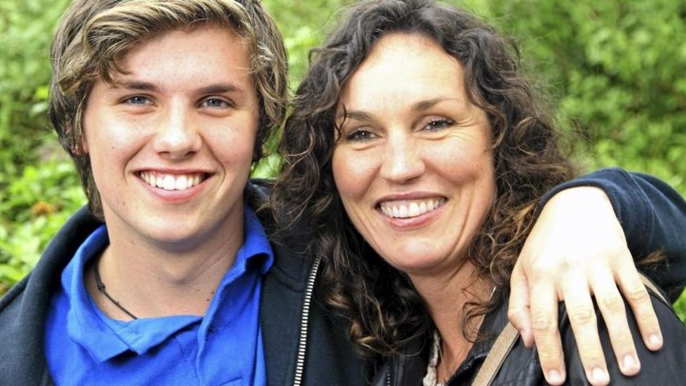 GODE NYHETER: Anne Marie Ulvolden er glad for at s�nnen Samuel Massie og resten av mannskapet p� Berserk f�r lov til � forlate Chile. Foto: Egil Nordlien/Bedre Helse.