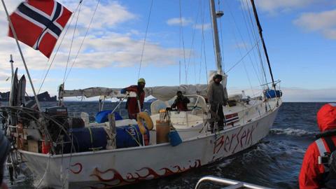 Siste bildet:
Dette skal v�re blant de siste bildene tatt av Berserk. Bildet er tatt av det newzealandske marienefart�yet HMNZS Wellington i Black Door Bay ved Ross Island i Antarktis. Bildet ble tatt s�ndag 20. februar 2011..