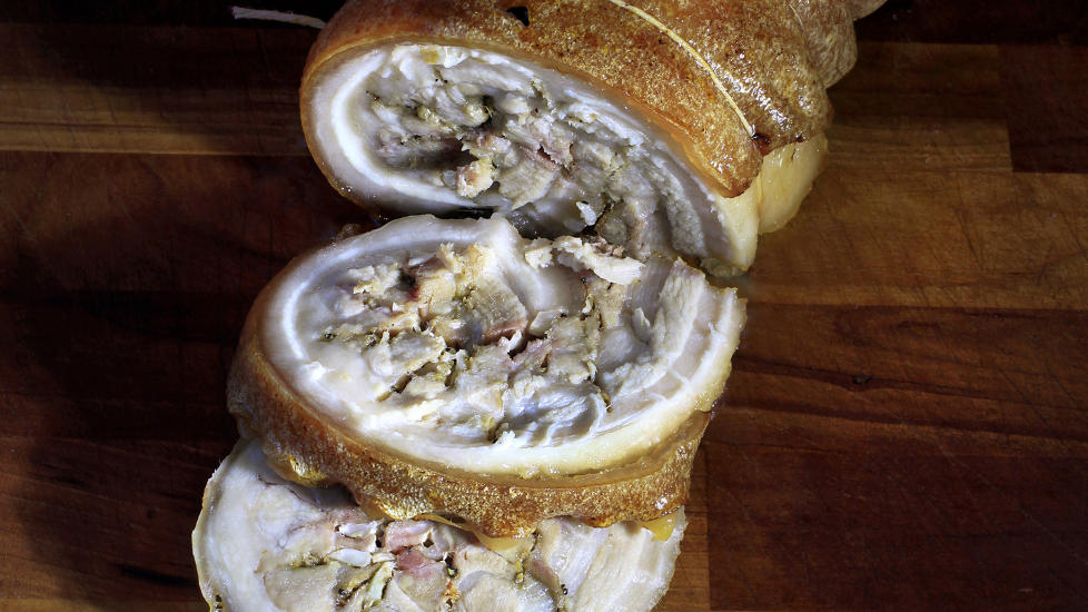 Grisegodt: Porcetta - en grillet eller stekt svinerull med fennikel - er deilig mellomm�ltid langs veien i Italia. Eller s�ndagsmiddag hjemme hos deg.