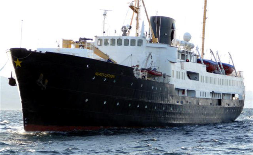 TIL SALGS:  Hurtigruteskipet �MS Nordstjernen� er ei v�rhard dame med lang fartstid langs kysten. N� er den gamle skuta lagt ut til salg p� nettet. Vil du sikre deg den flotte skuta har du litt � skryte av om du skulle m�te Hans Majestet og Kongeskipet p� vei ut fjorden.
Foto: Harry Wahlv�g, Redningsselskapet / SCANPIX

HANDOUT
