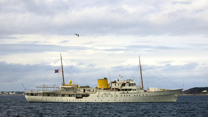 HAKKET MINDRE: Som eier av �MS Nordstjernen� f�r du litt � skryte av. Skipet ditt blir i s� fall ti centimeter lenger enn �Kongeskipet Norge�. I tillegg kan du fosse ut Oslofjorden med en knop h�yere p� maksfart. Foto: Fridgeir Walderhaug/Dagbladet
