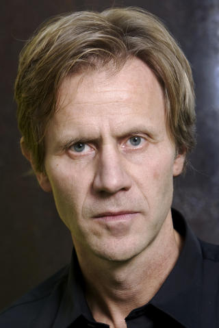 - FLERE FUNKSJONER: John Peder Egen�s, generalsekret�r i Amnesty International Norge mener det syriske regimet bevisst �nsker � skremme folk.
Alvorlig portrett.
Foto: Cornelius Poppe / Scanpix