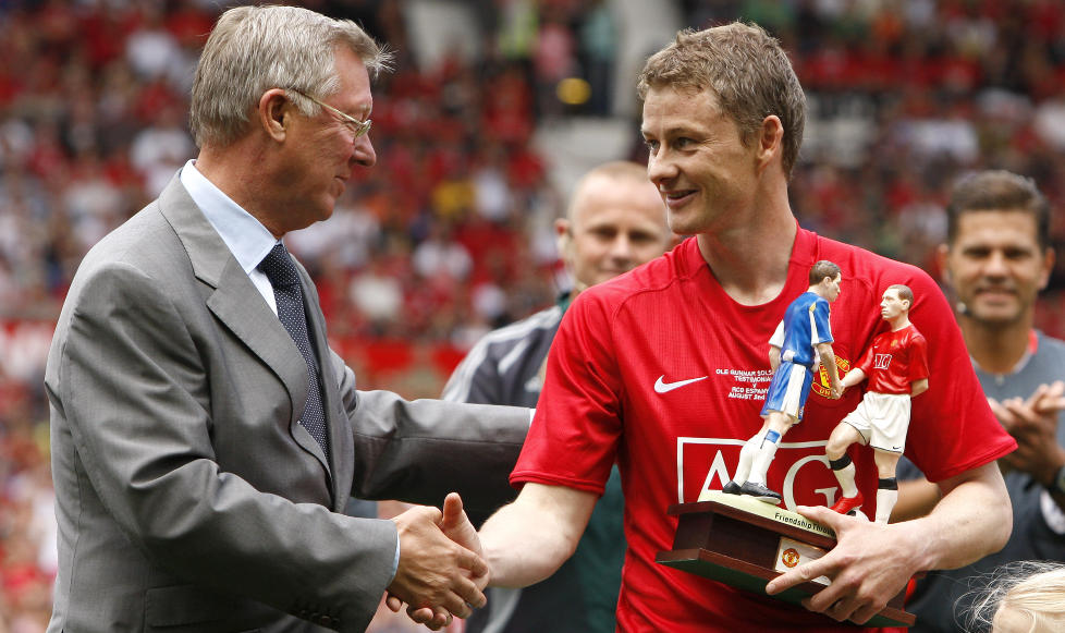 DET STORE FORBILDE: Ole Gunnar Solskj�r skrev ned nesten alt Alex Ferguson sa i en dagbok, allerede f�r han tenkte p� � bli manager selv.Foto: SCANPIX/AP/Jon Super