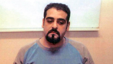 Shahin Amani (37)

* Utpekt som lederskikkelse i Black Cobra. D�mt for blant annet grov mishandling, vold mot offentlig tjenestemann, narkotikakriminalitet, brudd p� v�penloven og utpressingsfors�k.

* Gjengen Black Cobra oppsto i invandrermilj�et i K�benhavn, og spredde seg deretter til innvandrerbydelen Roseng�rd i Malm�. N� har gjengen ogs� etablert seg i forstedene til Stockholm.

* En 21-�ring og en 19 �ring, som begge ble skutt i Malm� i sommer, skal ha hatt Black Cobra-tilknytning.