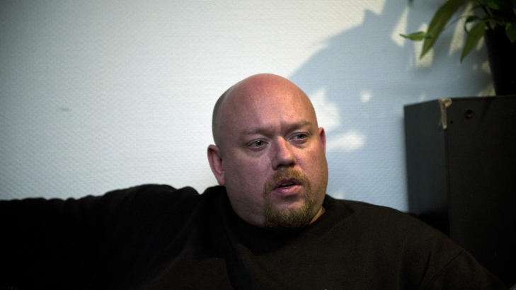 Dennis Petersen (40)

* Leder for MC-klubben Outlaws MC Sweden. D�mt for skattekriminalitet og v�penkriminalitet.

* Satt ved siden av 21-�ringen som ble skutt p� et gatekj�kken i Malm� i august.

- Han hadde ingenting med oss � gj�re, men hadde vel noe uoppgjort med andre personer, sa Petersen til Kv�llsposten i November.
