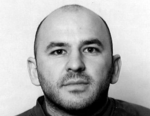 Mirza Masovic (29)

* Profil innen M-falangen (d�pt etter Masovics etternavn). D�mt i fjor for grovt bedrageri og heleri. Tidligere d�mt for � ha forvoldt en annens d�d, og for narkotikakriminalitet.

* M-falangen vant innflytelse f�rst i 2008-2009. Knyttes til flere voldsepisoder, og skal ha gode kontakter i Serbia. En 22-�ring som ble fengslet nylig, mistenkt for to skyteepisoder mot en 19 �ring og en 21-�ring n� i helgen, skal ha koblinger til M-falangen.