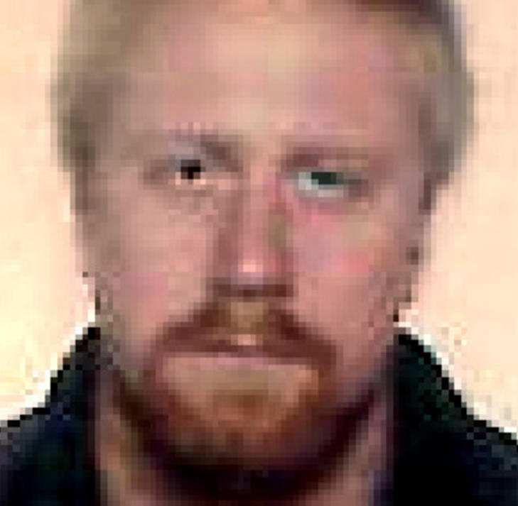Kent Sj�blom (46)

* President for MC-klubben Hells Angels (HA) i Malm�. Ikke straffet for alvorlige forbrytelser.

* Etter at den lokale lederen av gjengen Br�draskapet/Wolfpack ble myrdet i november i fjor, ble begravelsen overv�ket av MC-gjengen Red and White Crew, en supportergjeng for HA, if�lge Kv�llsposten.