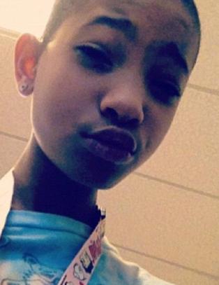 Willow Smith (11) barberte bort alt h�ret