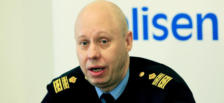 UTFORDRENDE JOBB: Henrik Stiernblad, operativ sjef ved politiet i Malm�, sier det er vanskelig � f� folk til � snakke etter de mange drapene i byen.   Foto: Jacques Hvistendahl