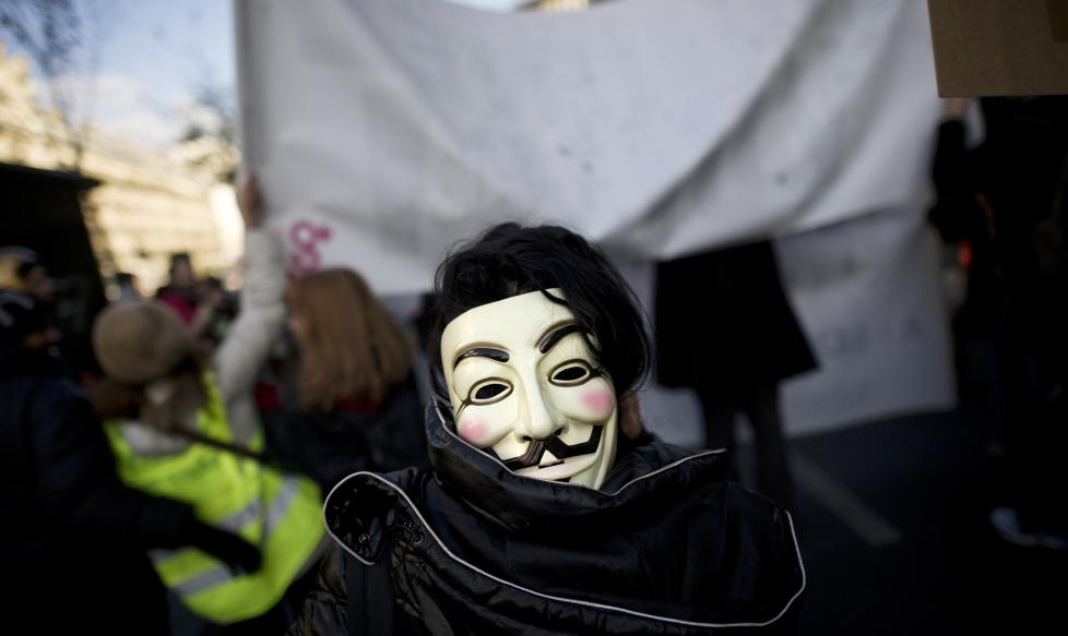  HETKISK DAG  : Hacker-kollektivet Anonymous tok ansvaret for et angrep mot Boston-politiets nettsider fredag. N� melder de ogs� at de �nsker � publisere dokumenter fra den s�kalte Haditha-saken fra Irak-krigen. Foto: SCANPIX