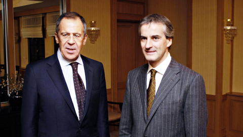  Til Syria:  Russlands utenriksminister Sergej Lavrov, her sammen med Jonas Gahr St�re, reiser neste uke til Damaskus for � f�re samtaler med Assad. St�re sa i g�r at det var sterkt beklagelig at Russland la ned veto mot den arabiske fredsplanen i Sikkerhetsr�det. Foto: Halvor Elvik/Dagbladet
