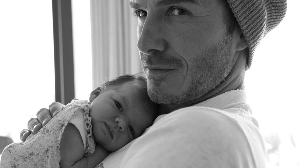 PAPPAS �YENSTEN: Fotballproffen David Beckham ble i sommer far til lille Harper Seven. Han innr�mmer at han fremdeles blir r�rt til t�rer n�r han ser p� henne. Foto: Stella Pictures