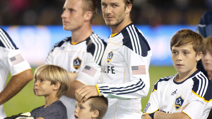 STOLT FAR: LA Galaxy-stjernen er glad for at han har s�nnene Romeo (t.v.), Cruz og Brooklyn til � hjelpe ham med Harper n�r hun blir eldre. Foto: Stella Pictures