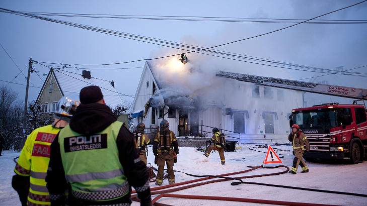 BRANNEIENDOM: Brannen startet trolig i delen av huset som tilh�rer meglerfirmaet. Foto: Geir Barstein/Dagbladet