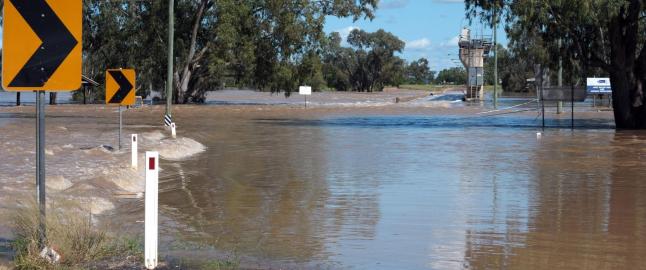 Tusenvis p� flukt fra flom i Australia