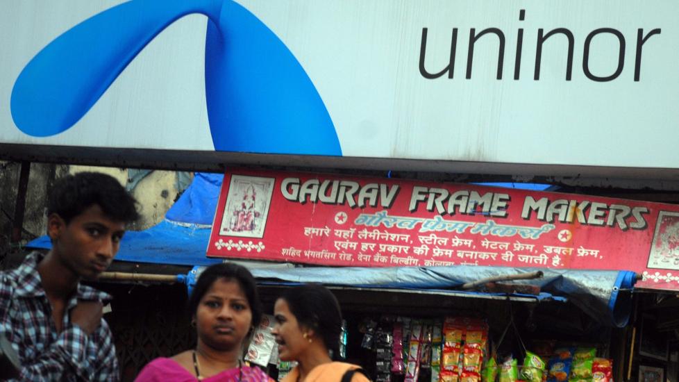 Telenor m� trolig bla opp hele 12 milliarder kroner for � f� tilbake mobillisensene de har mistet i India, tror en britisk analytiker. Foto: EPA/DIVYAKANT SOLANKI/SCANPIX