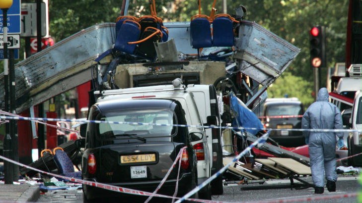  Angrepet:  52 mennesker mistet livet da al-Qaida angrep London i 2005. Angrepet var rettet mot kollektivtrafikken, og busser og metroen ble angrepet med bomber. Foto: (AP Photo/Sang Tan, file)