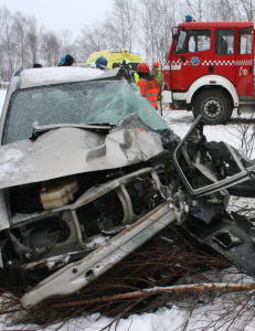 To barn og en mann livstruende skadd i kollisjon med buss