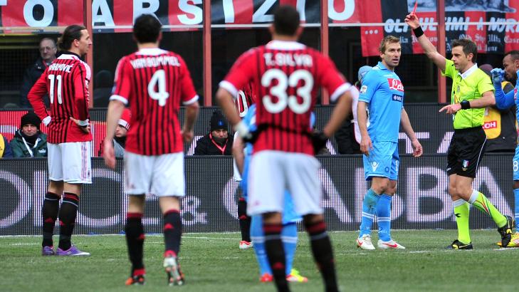 UTVIST:Zlatan Ibrahimovic fikk r�dt kort mot Napoli. Foto: AFP PHOTO / GIUSEPPE CACACE