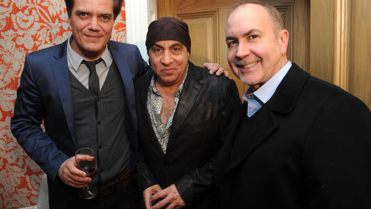 PREMIERE: Steven Van Zandt sammen med skuespillerne Michael Shannon (venstre) og Terence Winter under den amerikanske premieren på «Lilyhammer». Foto: Getty Images/Scanpix PREMIERE: Steven Van Zandt sammen med skuespillerne Michael Shannon (venstre) og Terence Winter under den amerikanske premieren på «Lilyhammer». Foto: Getty Images/Scanpix