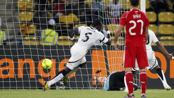SCORET: John Mensah scoret 1-0-m�let til Bhana. Foto: REUTERS/Louafi Larbi