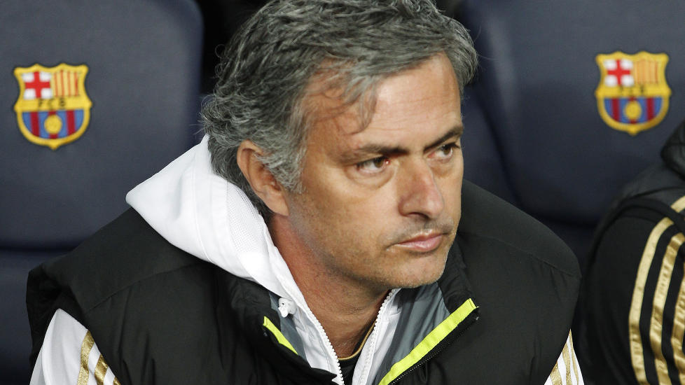 BLIR HAN?: Det er mange rykter rundt Real Madrid og Jose Mourinho. N� sier en klubbdirekt�r at han blir i Real Madrid neste sesong. Foto: REUTERS/Albert Gea