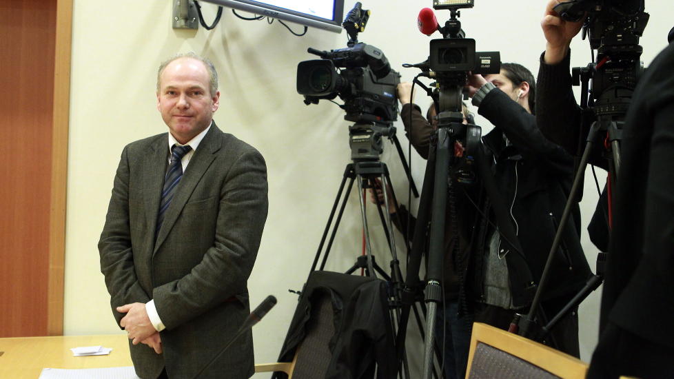 SKAL OBSERVERE: Anders Behring Breivik fremstilles for fengsling i rettssal 828 i Oslo Tinghus. Rettspsykiater Terje T�rrisen er  p� plass i salen.
Foto: Heiko Junge / Scanpix
