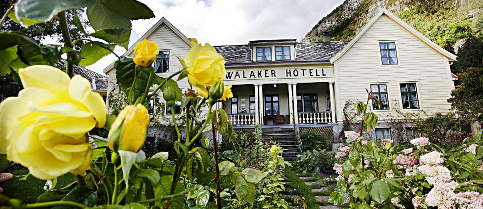 GAMMEL PERLE: Walaker hotell i Solvorn i Sogn har v�rt i samme familie i 320 �r.  Foto: OLE C.H. THOMASSEN