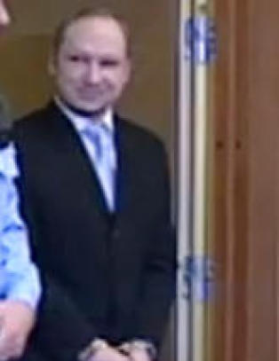 Her føres Anders Behring Breivik inn i Oslo tingrett