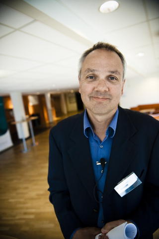 �RETS EPEDEMI IGANG: Preben Aavitsland, assisterende divisjonsdirekt�r i Folkehelseinstituttet, forteller at influensasesorngen er i full anmarsj. Foto: H�kon Eikesdal / Dagbladet
