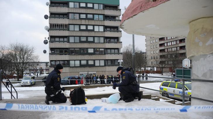 �STED: Her ved Bergsg�rdsskolan i Hj�llbo i Sverige ble en jente i 10-�rsalderen hardt skadet da hun ble stukket i halsen mandag.
Foto: Adam Ihse / SCANPIX