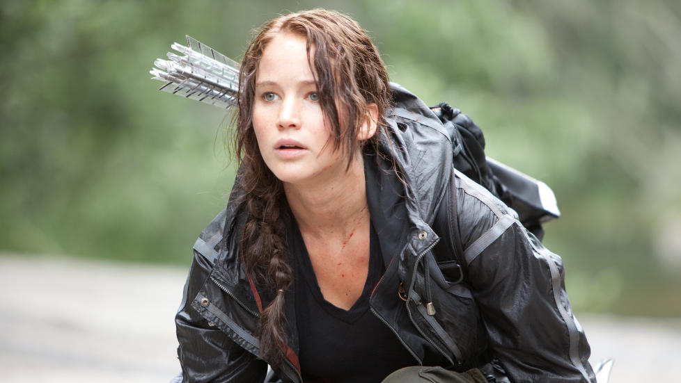FRA BOK TIL FILM: Her er Jennifer Lawrence som Katniss i snart premiereklare �D�dslekene�, som er basert p� den f�rste boka en en bestselgende ungdomsboktrilogi av Suzanne Collins. Foto: FILMWEB