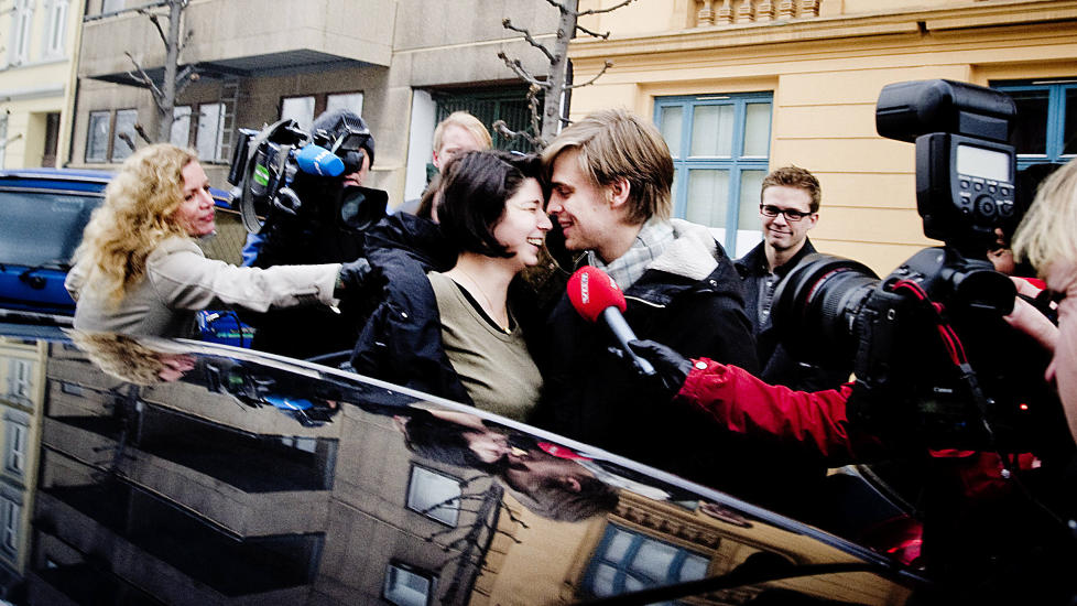 GODT OG VONDT: Skribent Eivind Tr�dal er kj�reste med Maria Amelie, Norges mest ber�mte papirl�se. Derfor burde han ikke f�tt skrive Morgenbladet-artikkelen om parets st�ttespillere, og i alle fall ikke f�tt fremstille dem som det godes representanter. Foto: Thomas Rasmus Skaug  / Dagbladet