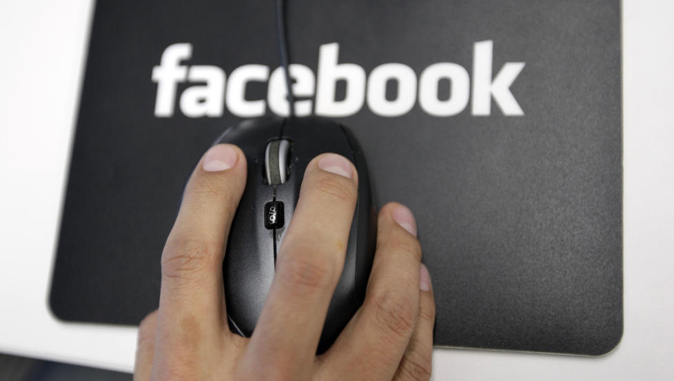 NYTTESL�ST: Det hjelper ikke � trykke slett p� Facebook. Bildet kan ligge p� Internett m�neder og �r f�r det slettes permanent, men det vil imidlertid ikke v�re like lett tilgjengelig. Foto: Paul Sakuma/AP/Scanpix