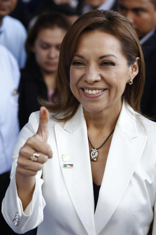PRESIDENTKANDIDAT: Josefina Vazquez Mota vant i g�r nominasjonsvalget og er det rehjerende partiet PANs nye presidentkandidat. Foto: REUTERS/Edgard Garrido