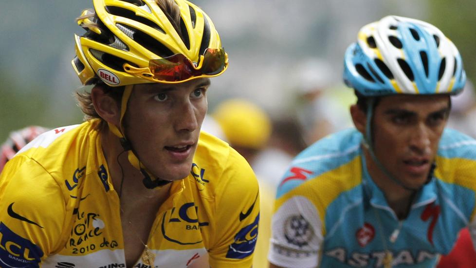 RIVALER:  Andy Schleck og Alberto Contador er rivaler p� sykkelsetet, men Schleck sier han trodde Contador var uskyldig. Foto: AFP PHOTO JOEL SAGET