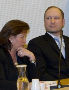 Breivik-forsvarerne og politiet i jusskrangel